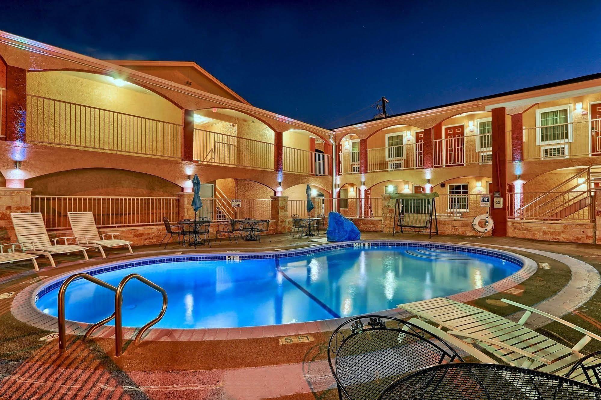 Econo Lodge Austin South Eksteriør bilde